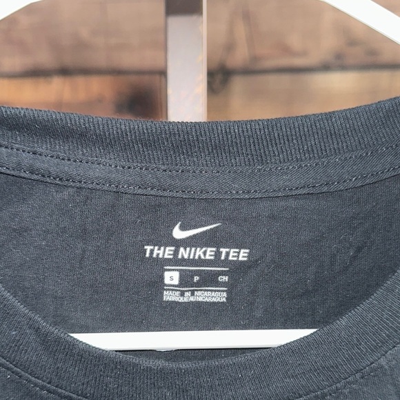 Nike Black and Blue Short Sleeve T-Shirt - Picture 3 of 5